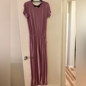Short-sleeved mauve jumpsuit